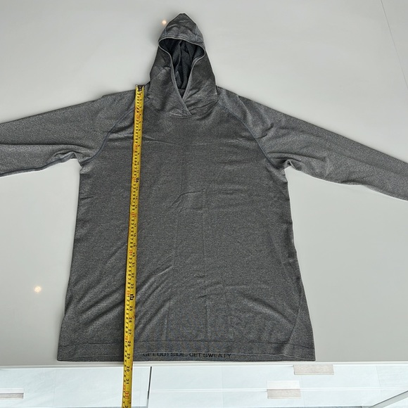 Lululemon | Men’s Grey Long sleeve with hood - Picture 6 of 6